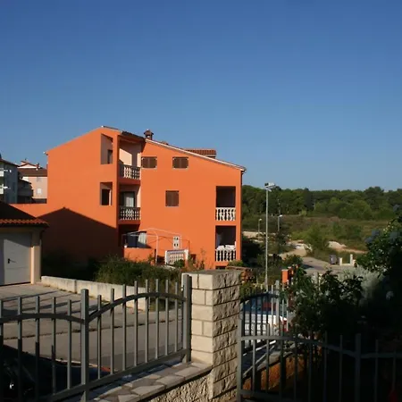 Apartman With Wifi - 6987 Pula